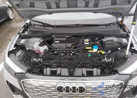 2025 Audi Q4 E-Tron Premium 45 Quattro z USA, uszkodzony, nr VIN WA1B5BFZ3SP063609